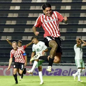 Al campeón Estudiantes le bastó solo media hora para tirarle la chapa y golear al humilde Ituzaingó por la Copa Argentina