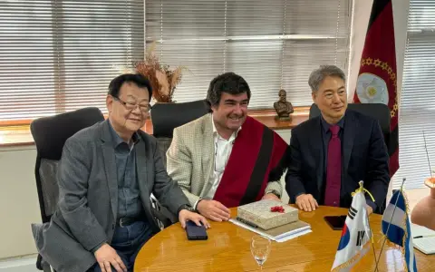  Soojin Bae y  Martín de los Ríos Plaza