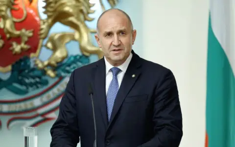Rumen Radev presentó su renuncia como presidente de Bulgaria