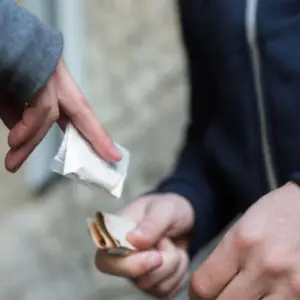 Cinco detenidos por narcomenudeo en Salta: Vendían drogas a metros de un puesto policial