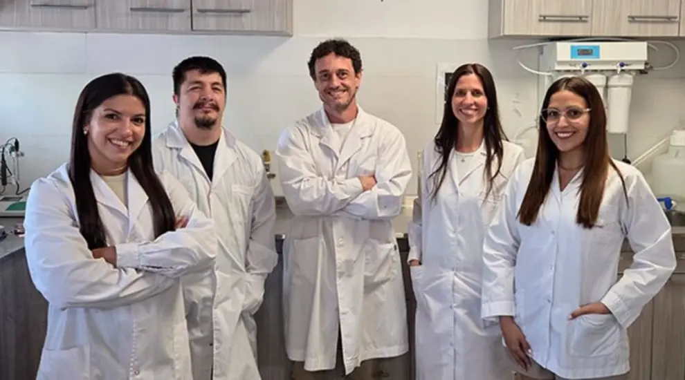 Paulo Maffía e integrantes de su laboratorio