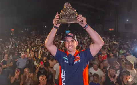 Salta recibió a Luciano Benavides con una caravana épica bajo la lluvia