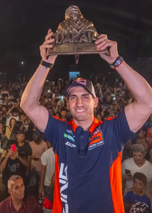 Salta recibió a Luciano Benavides con una caravana épica bajo la lluvia