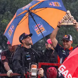 Salta recibió a Luciano Benavides con una caravana épica bajo la lluvia