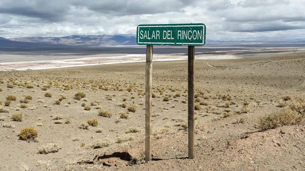 El proyecto Salar del Rincón está ubicado en la Pampa de Lari del Departamento de Los Andes, al oeste de la provincia.