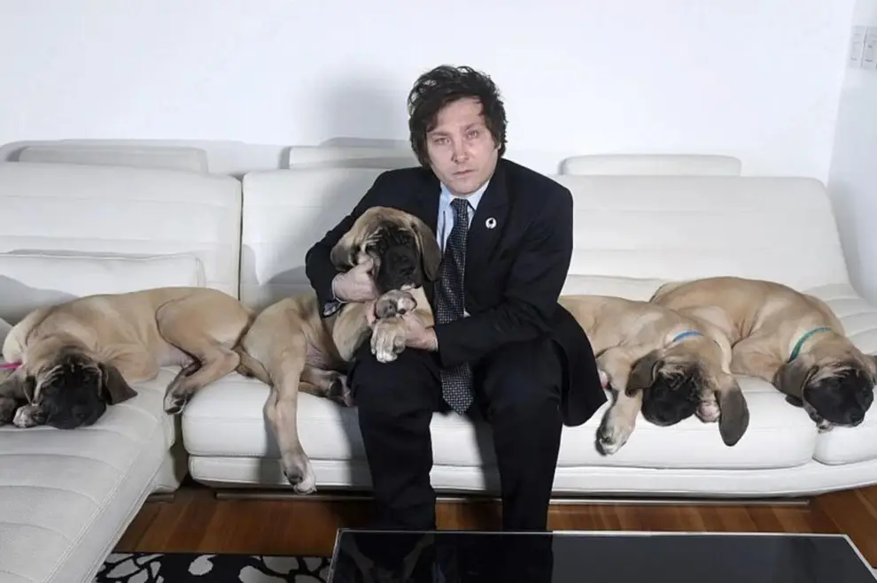 Milei con sus perros