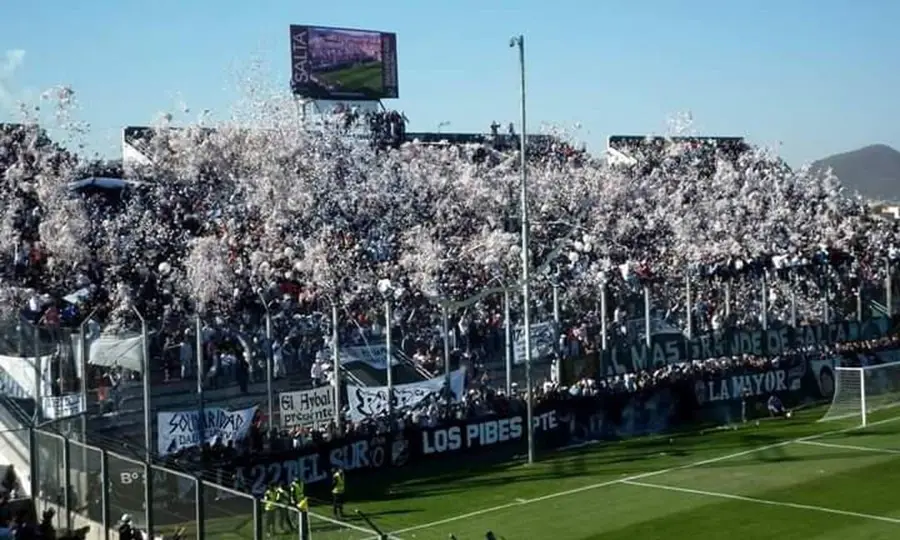 Hinchada del Cuervo.