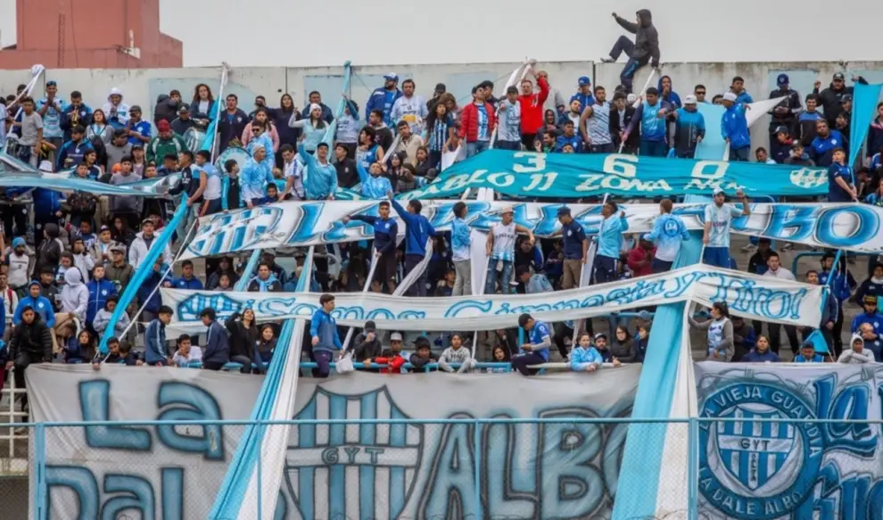 Los fanáticos del Albo.