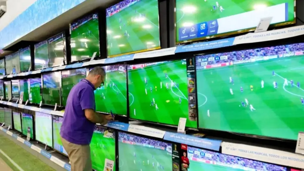 Televisores en supermercado.