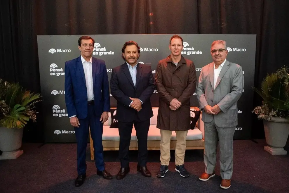 Funcionarios y empresarios en un evento de minería del Banco Macro