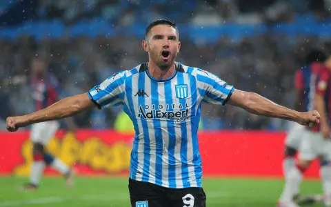 Adrián "Maravilla" Martínez seguirá siendo la carta de gol de Racing en este 2026.