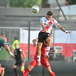 River ganó y es noticia, pero el año arrancó con otro escándalo arbitral a favor de Barracas