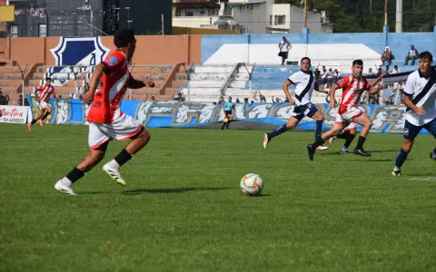Juventud se midió con la Bora en el Honorato.