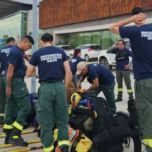 Se suman brigadistas al sur: Salta envía más ayuda para combatir incendios en Chubut