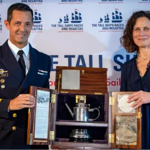 La Fragata Libertad recibió por décima vez un prestigioso trofeo internacional