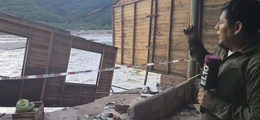 Casilla destrozada por la crecida - (Captura: Canal 10)