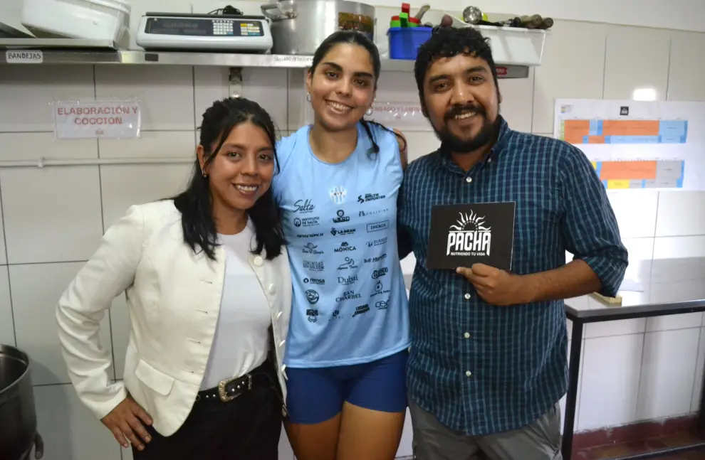 Ana, Agustina y Román tras la firma del convenio