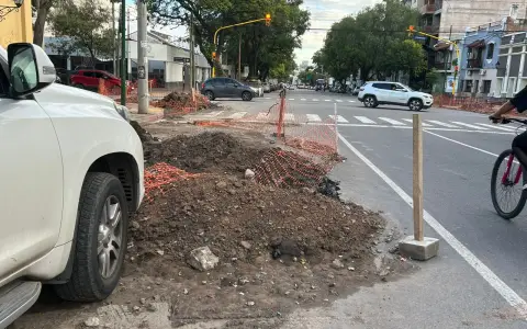 Obras en calle Leguizamón al 900 sin la señalización adecuada