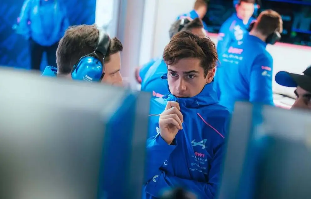 Colapinto y el equipo de Alpine analizando la jornada