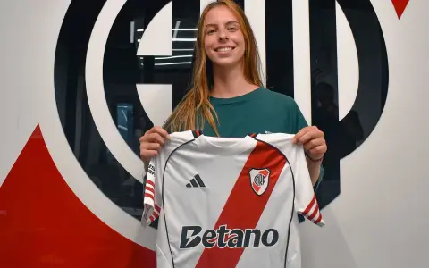 Paula de la Serna en River.