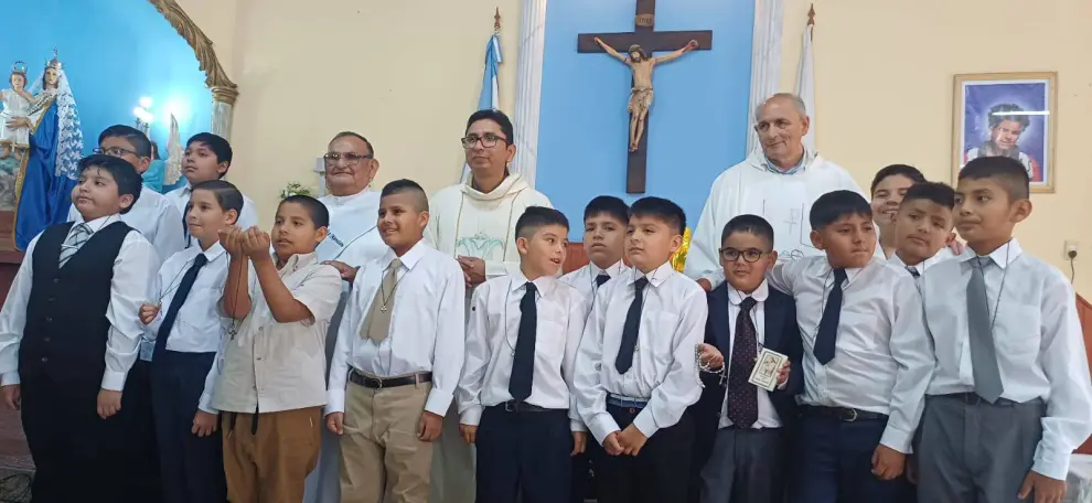El padre Jesús en la última misa de comunión brindada en diciembre del 2025