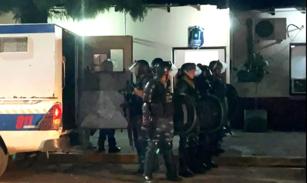 El operativo desplegado en la comisaría tras darse a conocer el fallecimiento