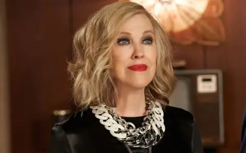 Catherine O’Hara, quien protagonizó las legendarias películas “Beetlejuice” y “Mi pobre angelito”