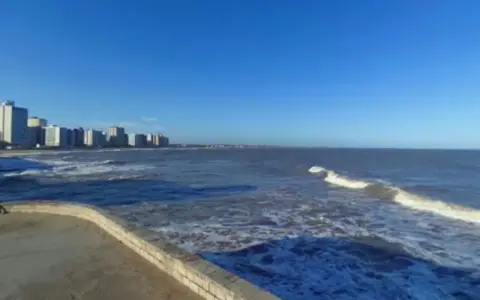 Horror en Miramar: violaron en la playa a una turista de 16 años