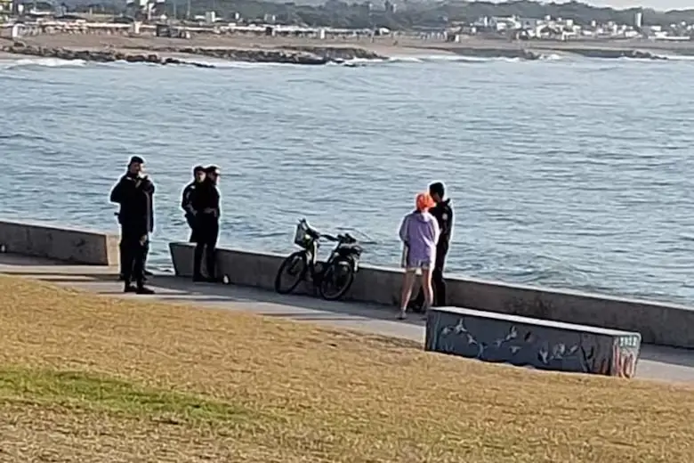 El agresor de 30 años, le robó los télefenos a los adolescentes luego de perpetrar el hecho.