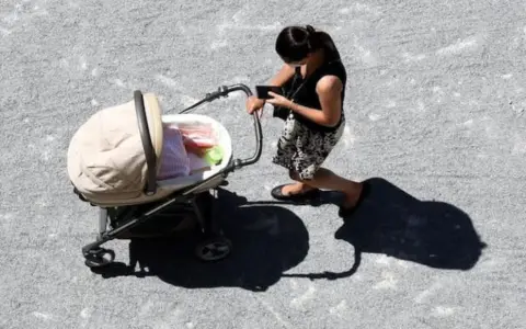 La relación pasó de cinco nacimientos por cada 100 mujeres, en edad fértil, a solo tres.