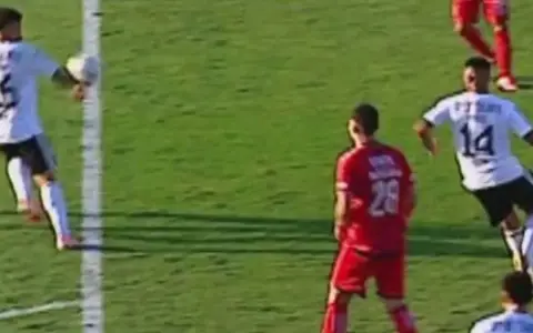 Barracas-Riestra terminó en escándalo, una constante en el vapuleado fútbol argentino.