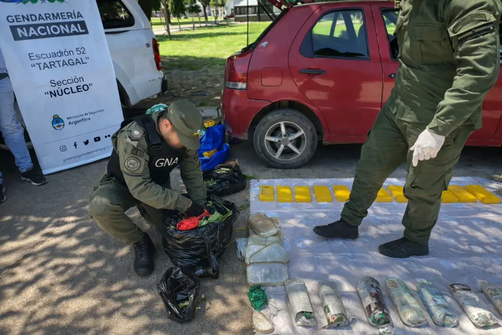 gna detuvo a tres narcos y secuestro mas de 33 kilos de droga en tartagal