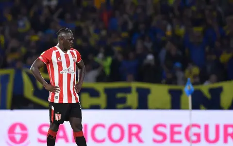 Edwuin Cetré se quedará en Estudiantes de La Plata cuando estaba todo dado para un millonario traspaso a Brasil.