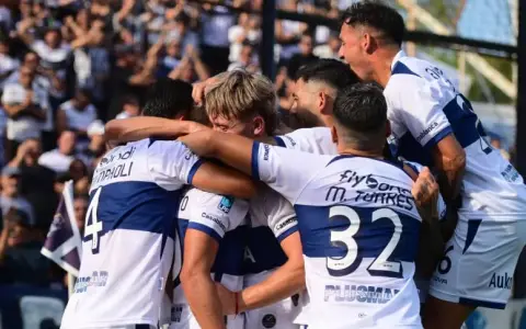 El lobo platense quiere dar pelea en el torneo Apertura de la Primera División.