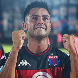 El Pity Martínez hundió a Racing en el abismo: paliza de Tigre a una academia sin rumbo que perdió su tercer partido al hilo