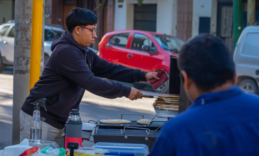 Leonel Romero y su madre venden tortillas