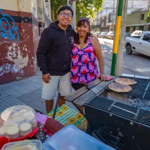 Cuáles son los trucos de la mejor tortilla a la parrilla de Salta: una familia que conquista paladares