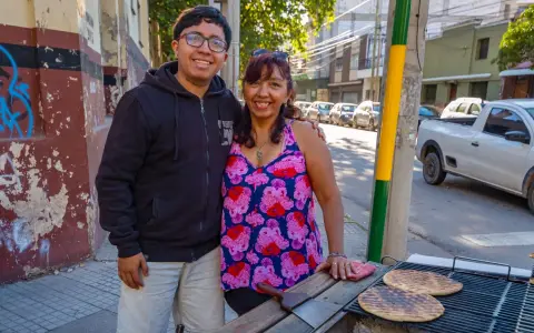 Leonel Romero y su madre venden tortillas 