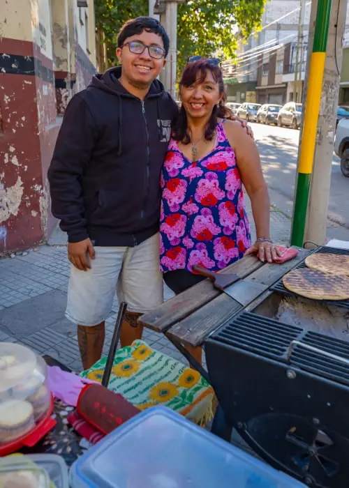 Leonel Romero y su madre venden tortillas 