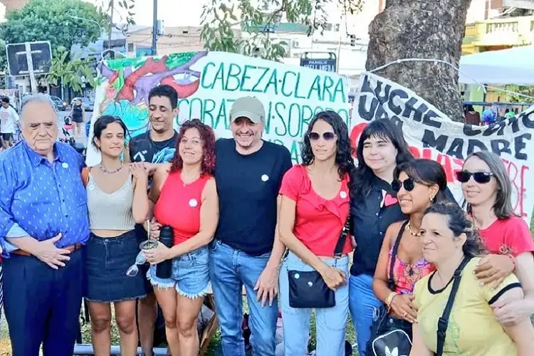 Protestas cardiopatías con políticos