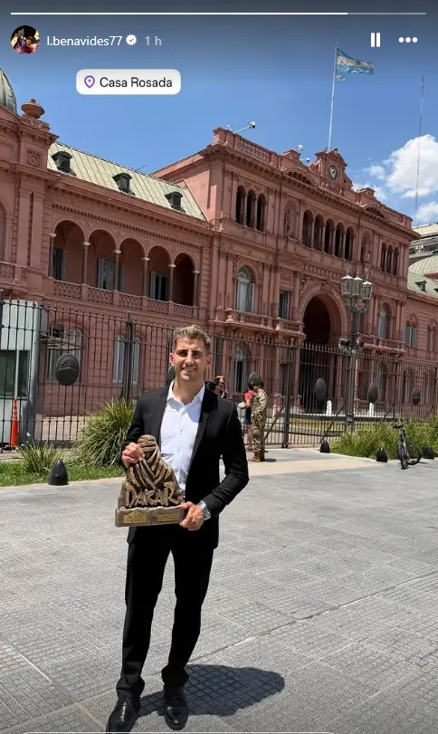 Luciano con su trofeo, a minutos de conocer al Presidente