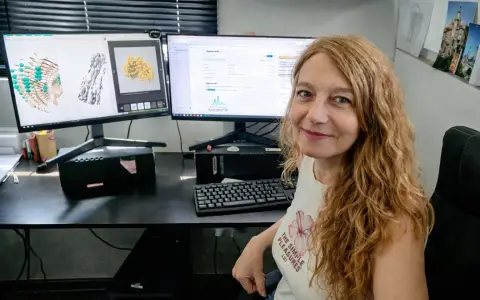 La jefa del Laboratorio de Bioinformática Estructural de la FIL, Cristina Marino-Buslje, encabezó el proyecto