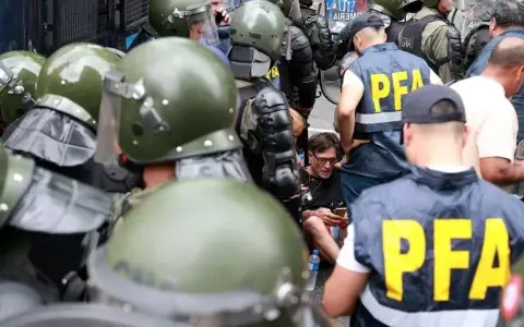 Se registraron incidentes entre manifestantes y efectivos de la Policía Federal - Créditos: @Hernan Zenteno