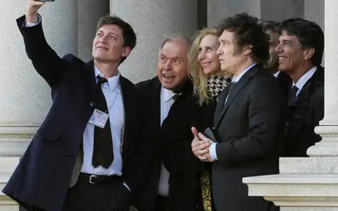 Santiago Caputo y Javier Milei