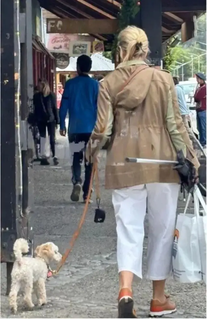 Máxima Zorreguieta paseando por la Patagonia a finales del 2025.