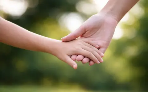 Dos hermanas adolescentes quieren ser adoptadas juntas