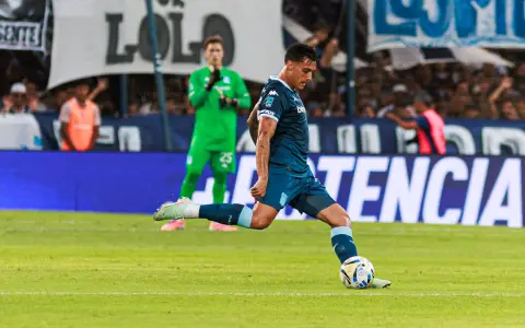 Racing buscará sumar sus primeros puntos del año, en el Cilindro ante Argentinos Juniors.