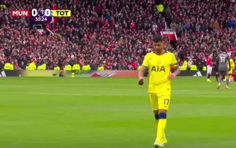 El Cuti Romero ve la roja tras la dura infracción sobre Casemiro.
