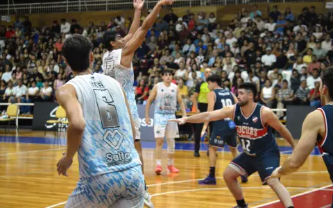 Salta Basket, pese a un envión positivo, no pudo con Bochas en el Delmi.