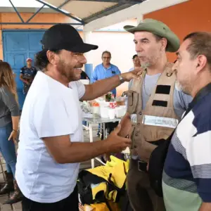 Sáenz visitó las zonas inundadas y prometió "trabajar en obras de infraestructura"